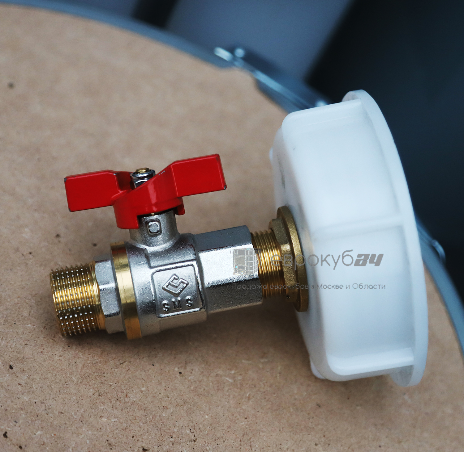 Патрубок для еврокуба на большой кран